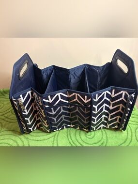 navy blue and white Orionstar trunk organizer features a collapsible design